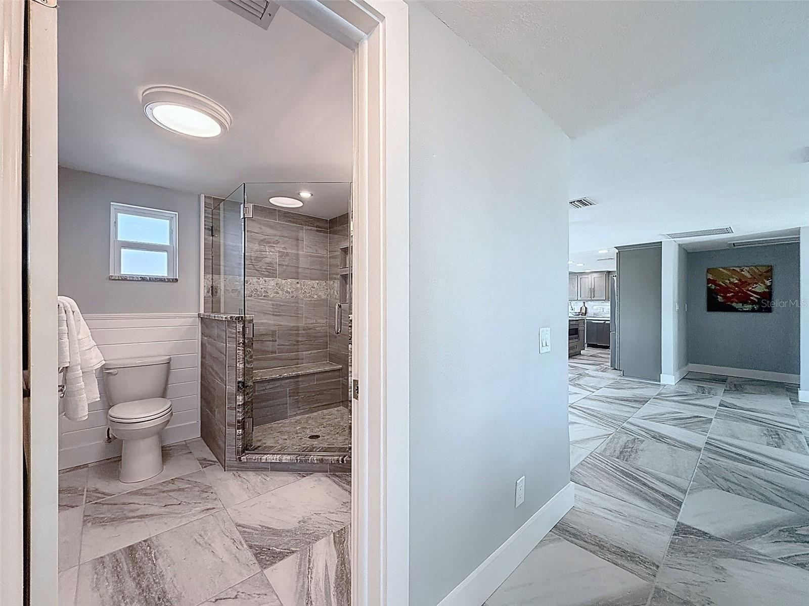 Hall Bath located between bedrooms