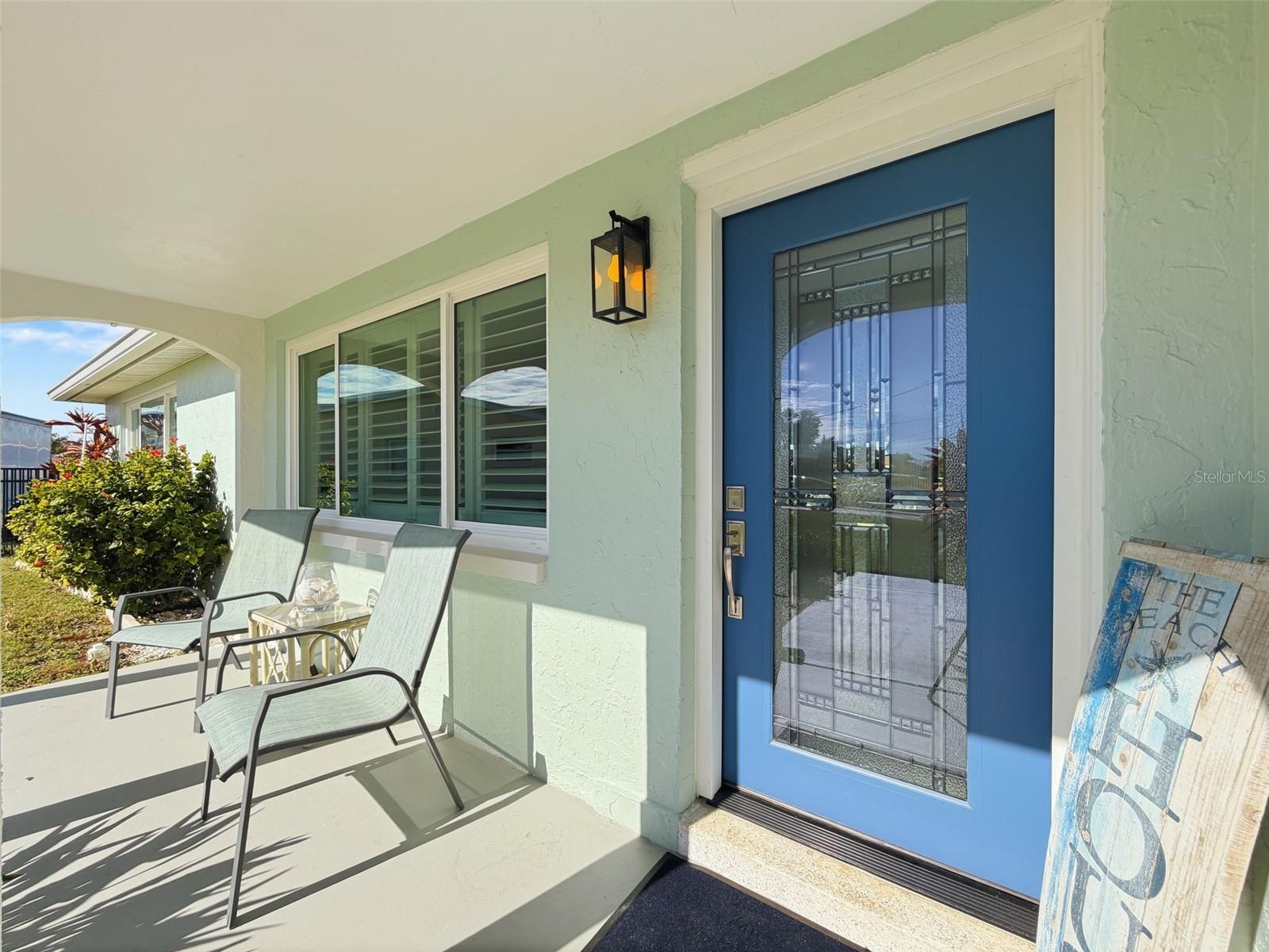 Look at this beautiful entry door!