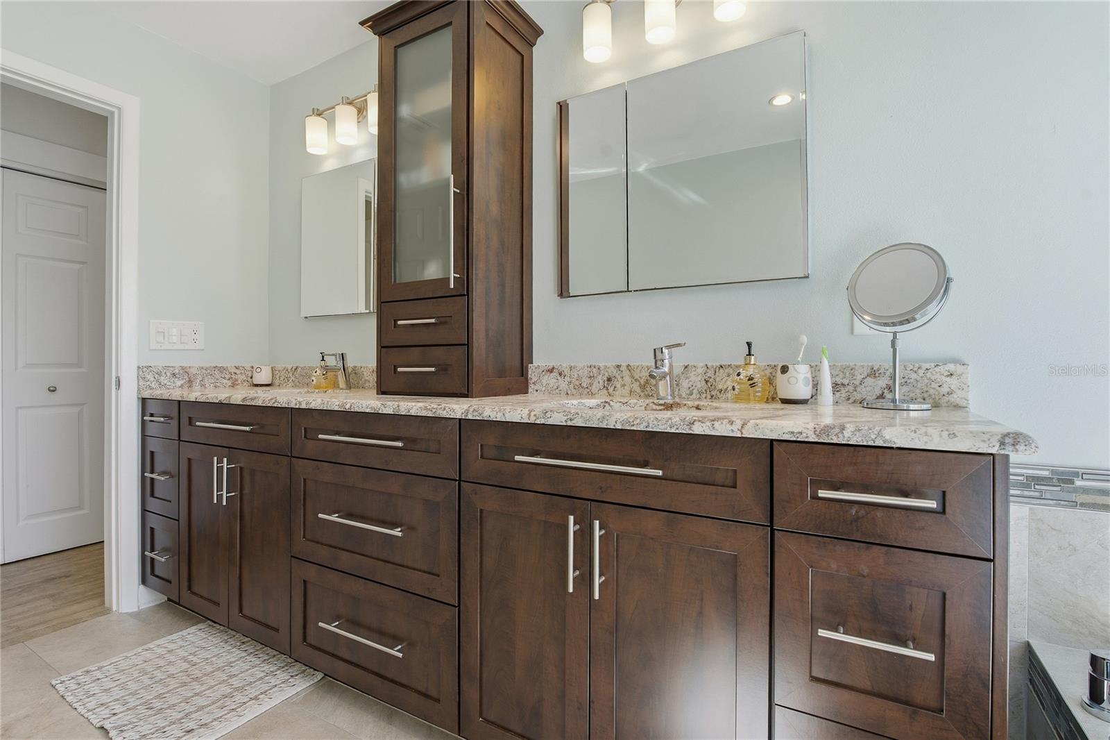 DUAL SINK VANITY IN PRIMARY BATH