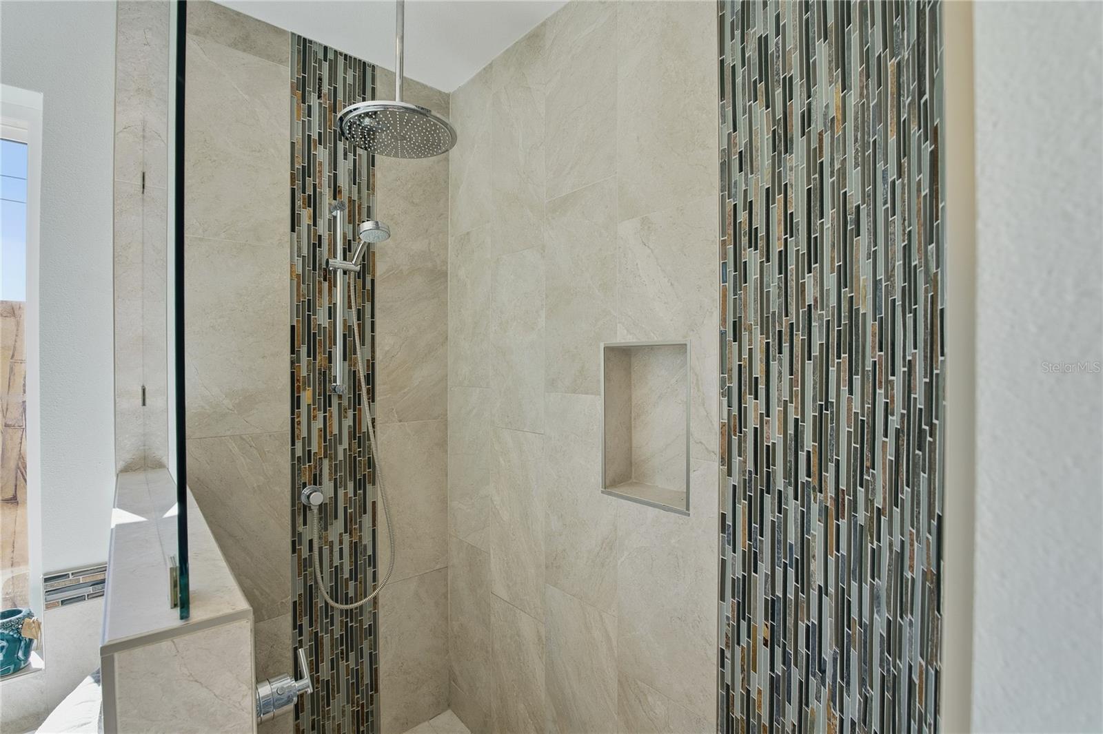 SPA-LIKE WALK IN, RAINFALL SHOWER