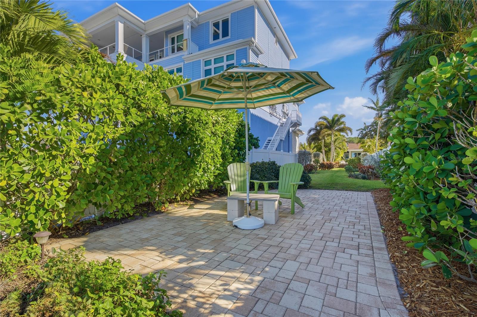 SEATING AREA TO WATCH THE SUNSET AND JUST ENJOY THE OCEAN BREEZE OVER THE GULF