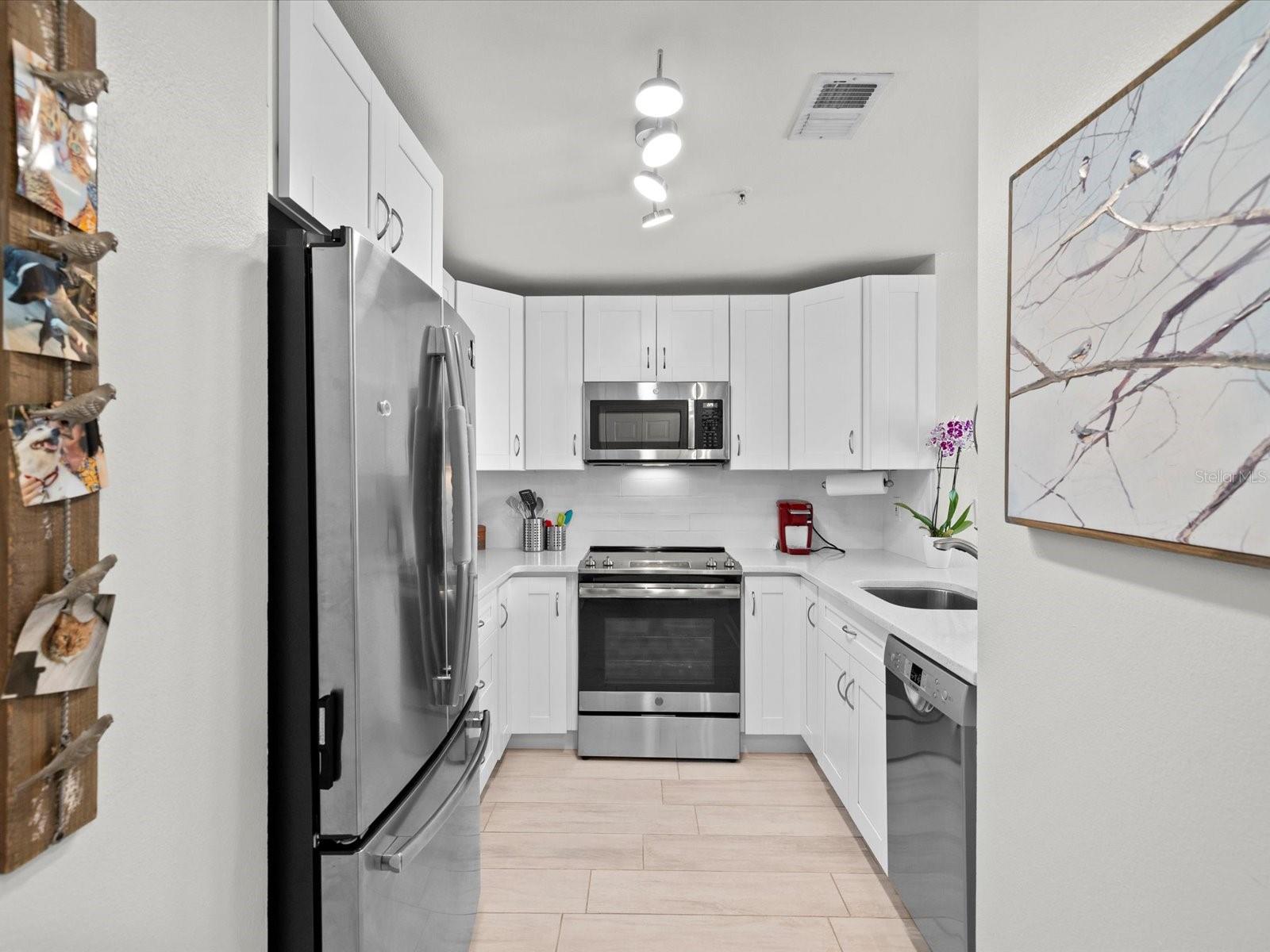 SS appliances/Quartz Countertops
