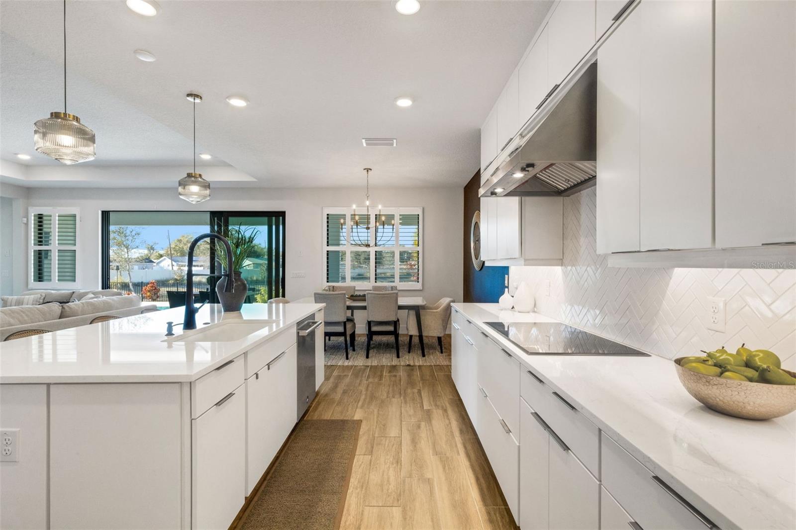 Kitchen side full view