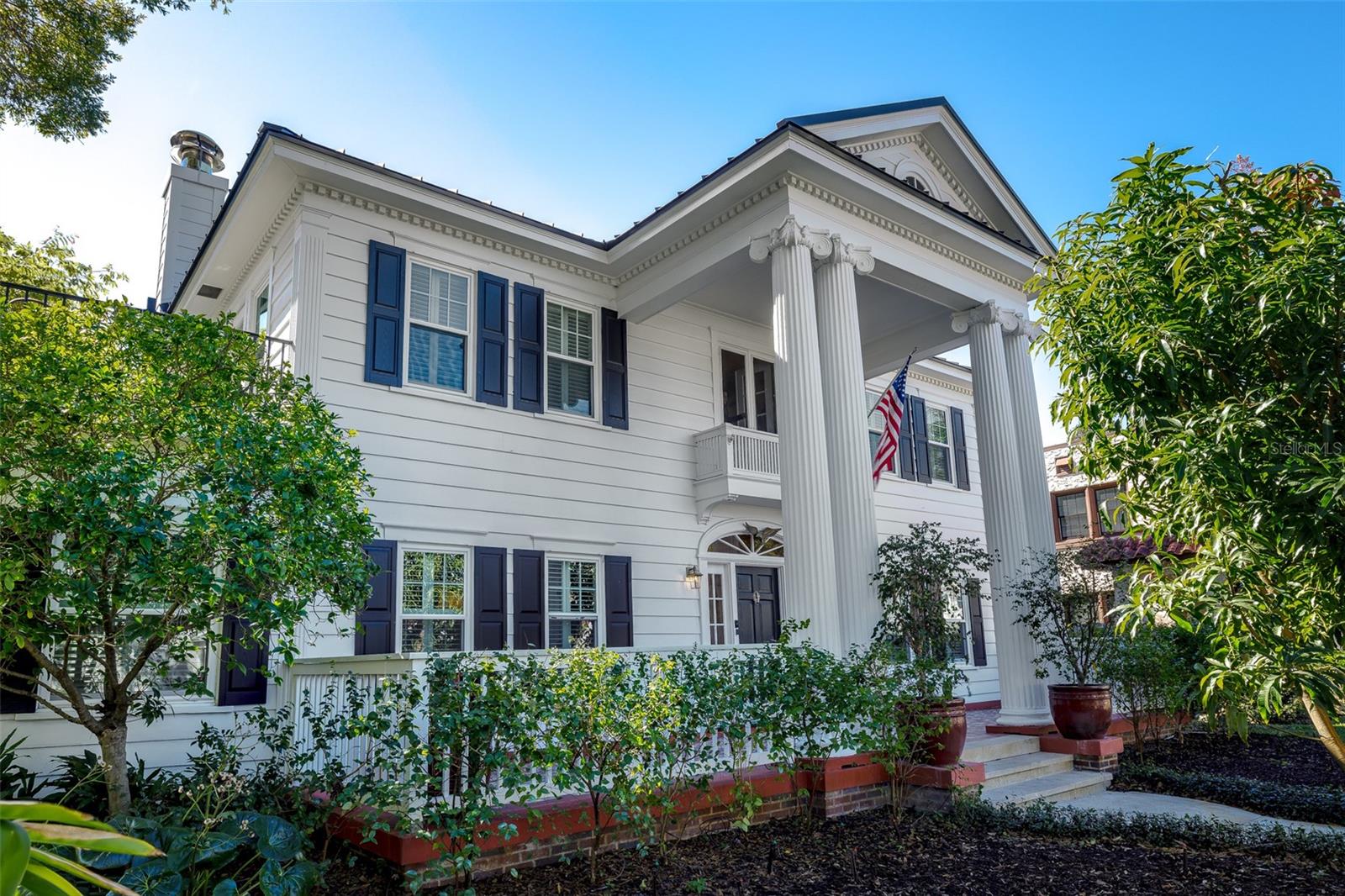 Gorgeous Colonial Home 446 16th Ave NE