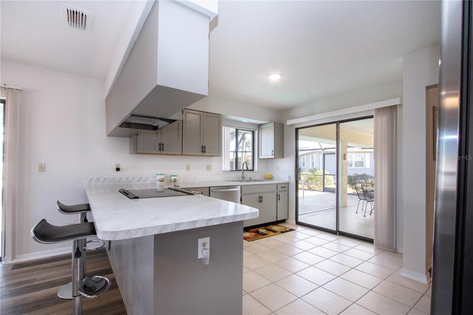 Kitchen counter and breakfast bar