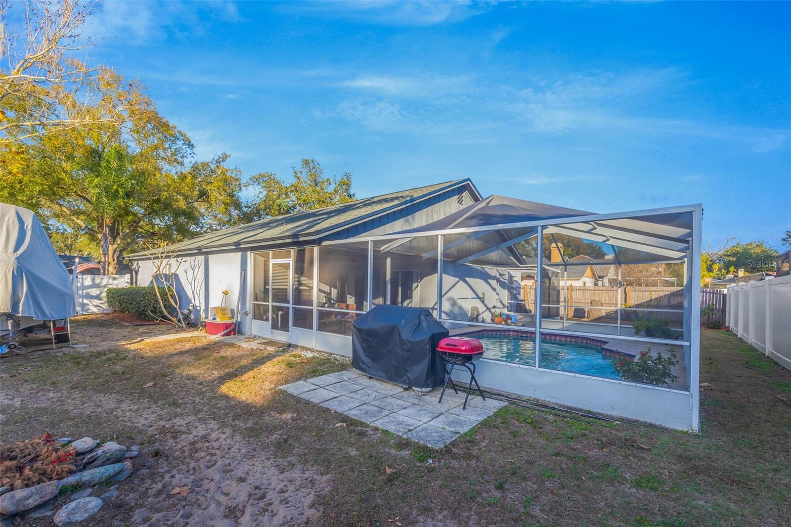 Fire pit and bbq area