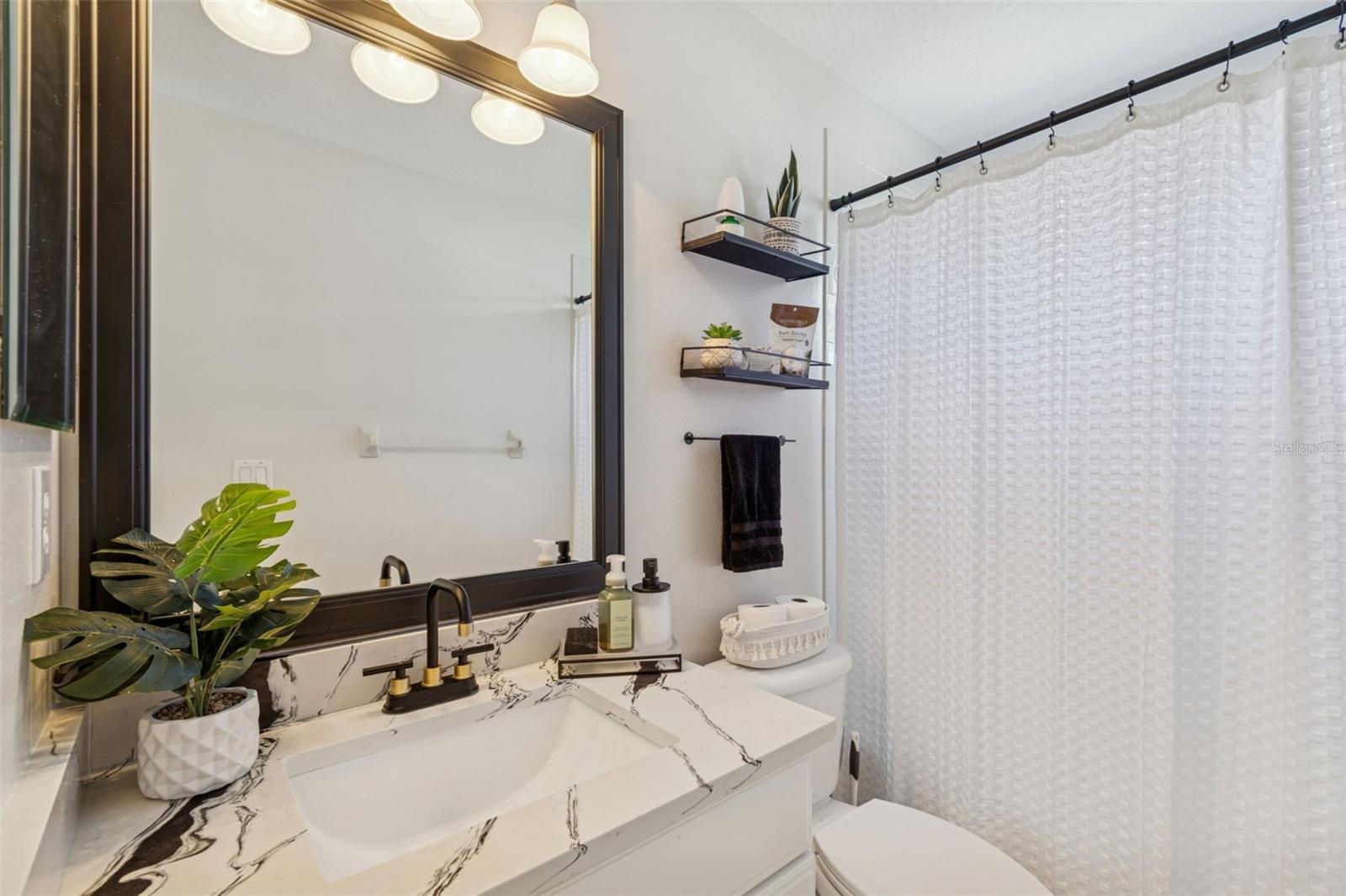 Full guest bath, new countertops and new fixtures. Tub/shower combo.