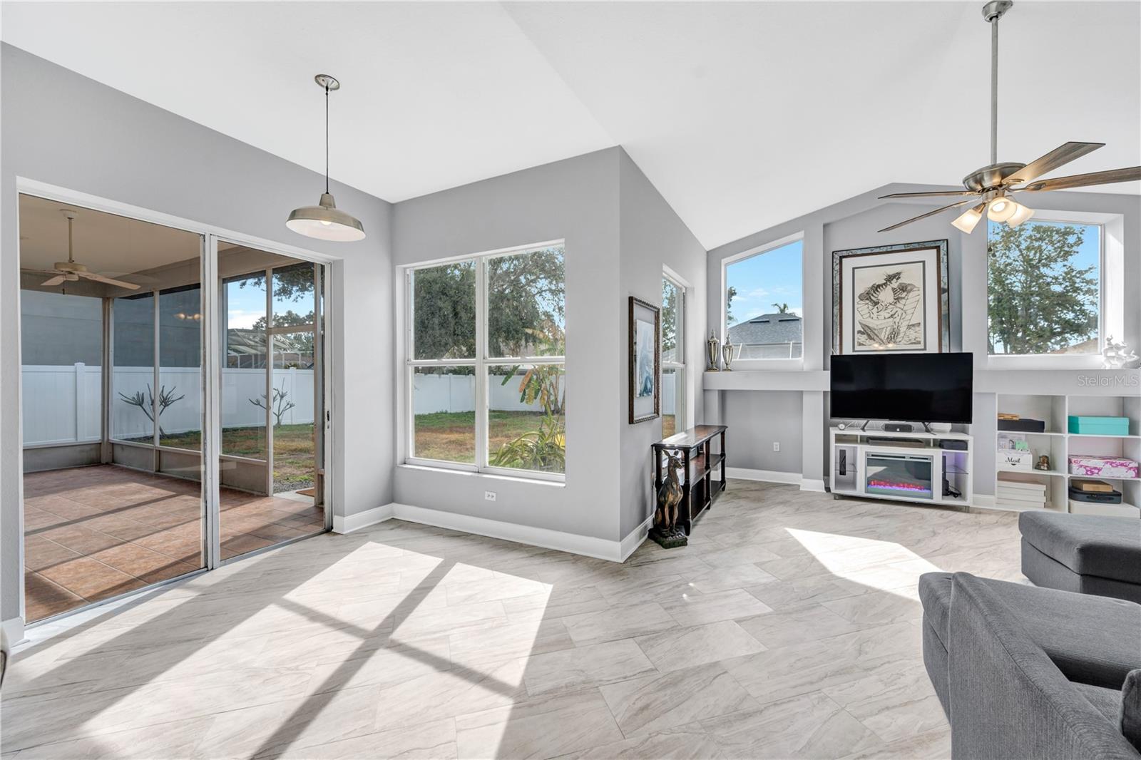 Area for casual dining and access to the screened lanai.