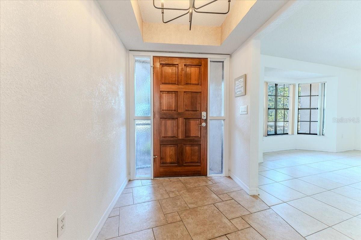 Entrance with Tray Ceiling