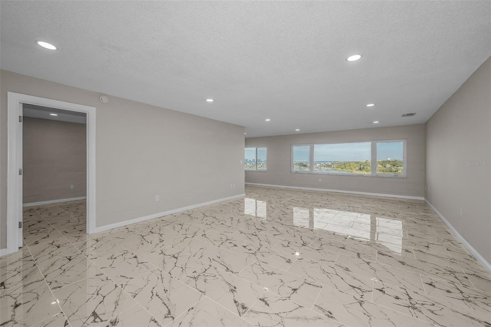 ,1,580sq ft with approx 40 ft of gorgeous window view