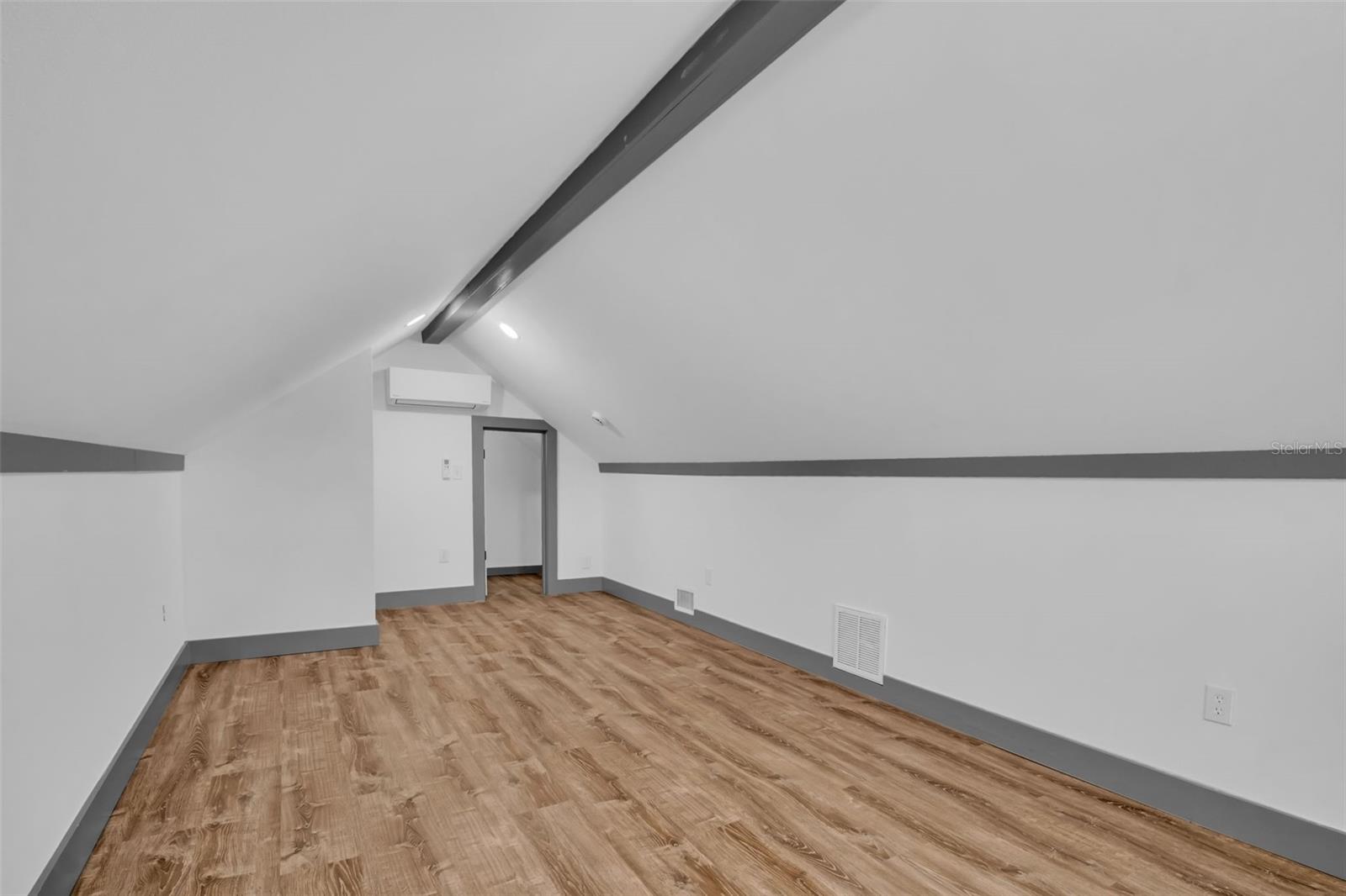 Bonus room w/ Mini Split