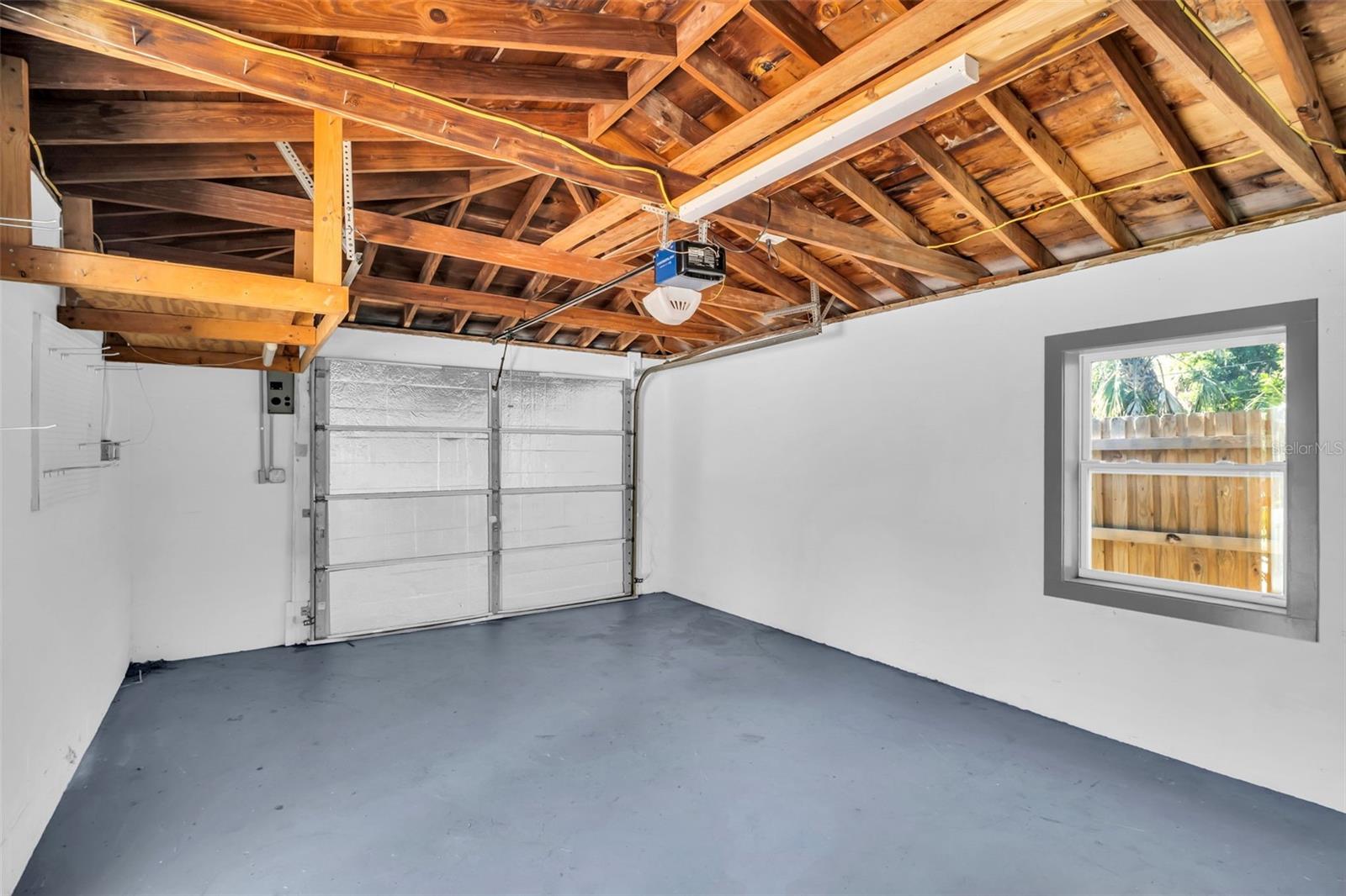 Detached garage w/ electricity