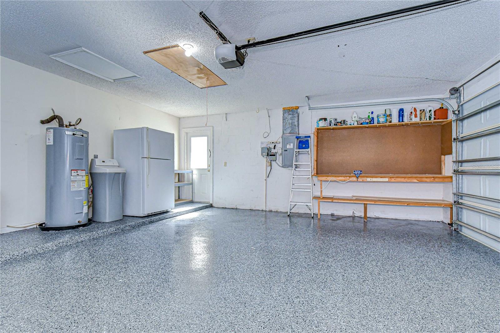 Garage with workspace!