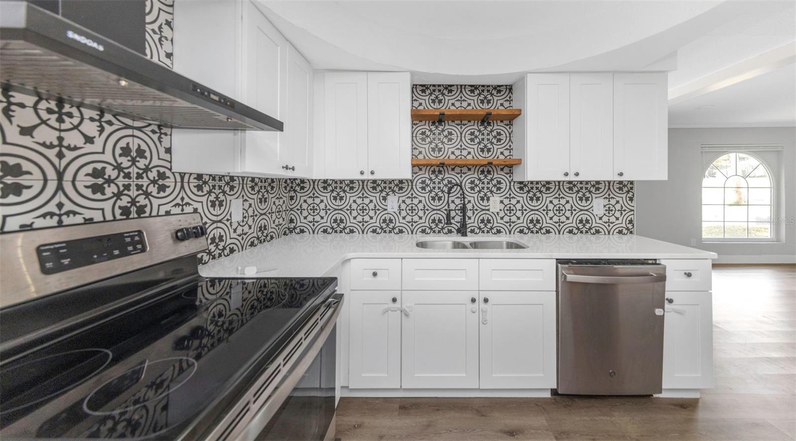 Kitchen - Right View