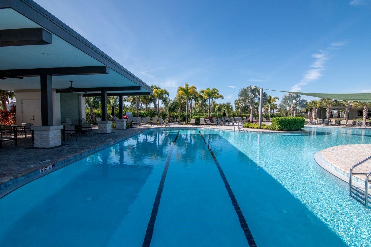 River Landing Resort-Style Pool