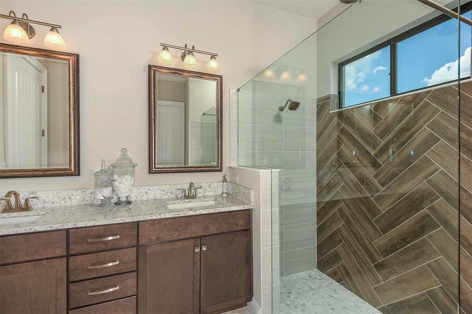 Model Home - Does not represent actual To be Built Home may show different Options