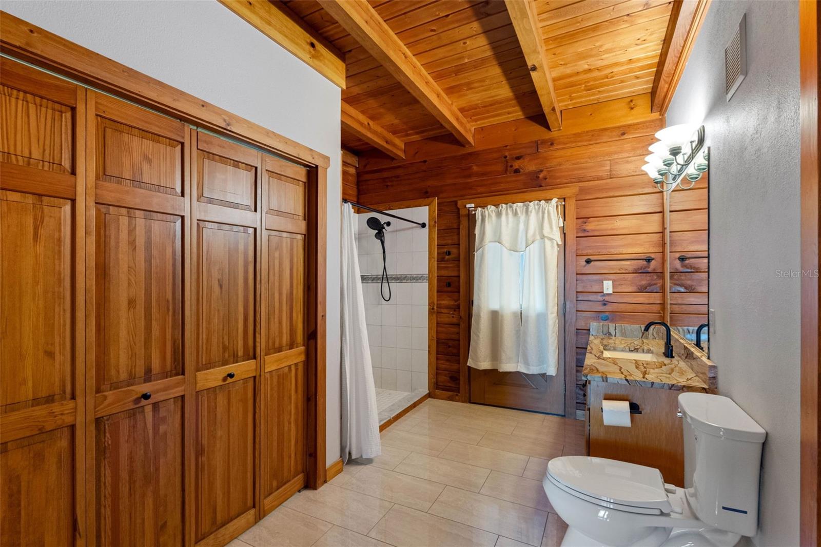 Primary Bathroom - 2nd floor