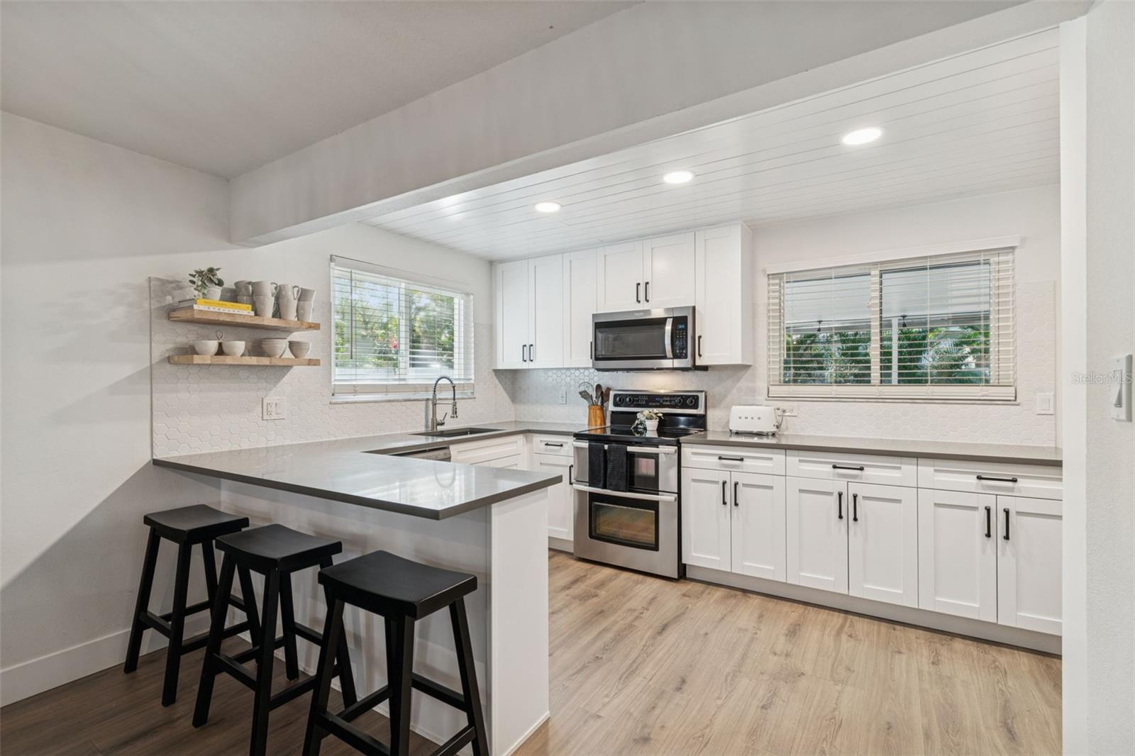 Kitchen and Breakfast Bar