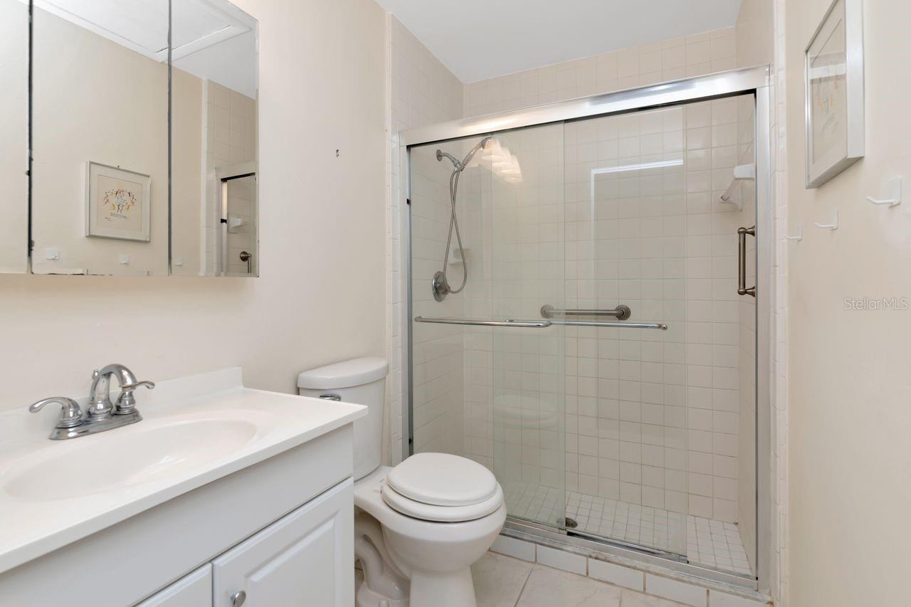 Primary En-Suite Bath