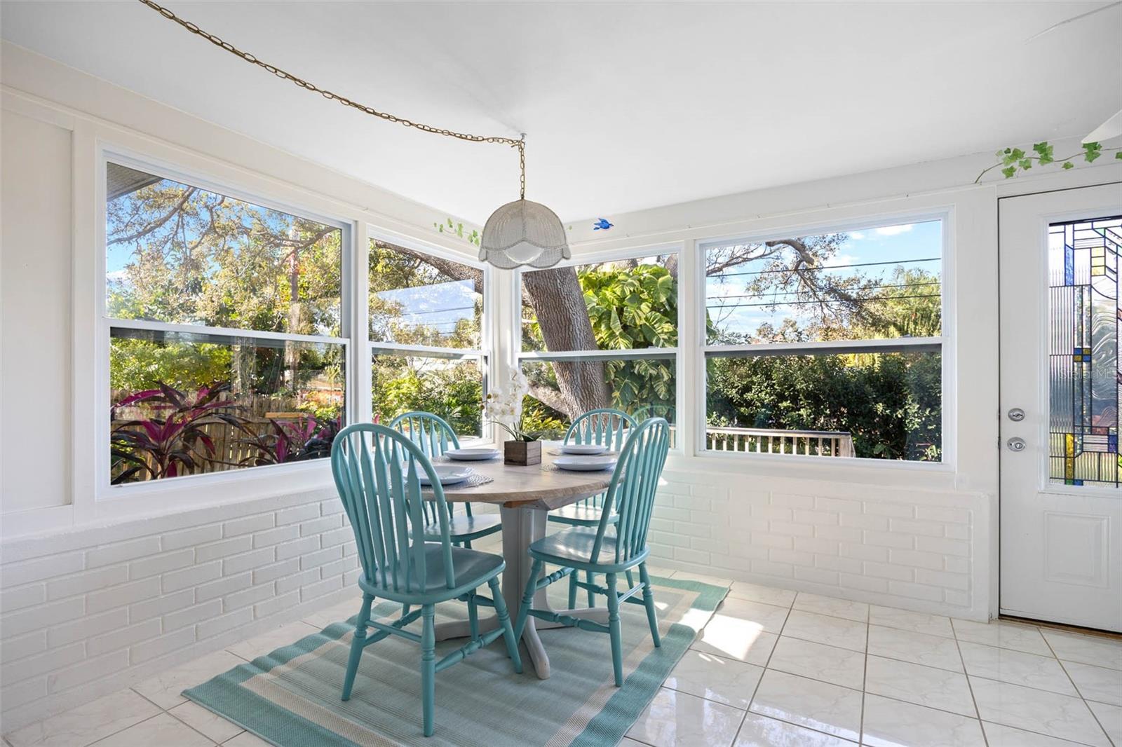 Casual meals will be enjoyable in this sunny space!