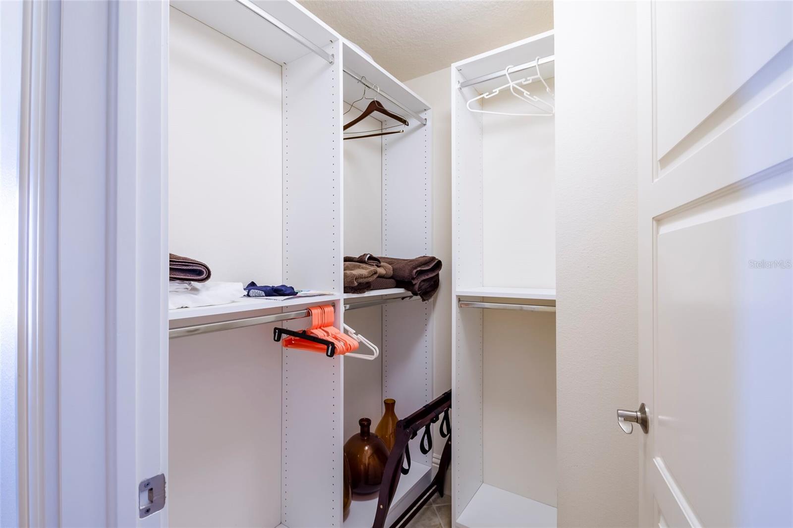 2nd bathroom walk-in closet