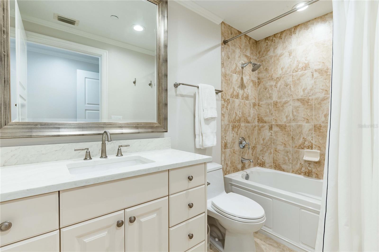 en-suite 2nd bathroom