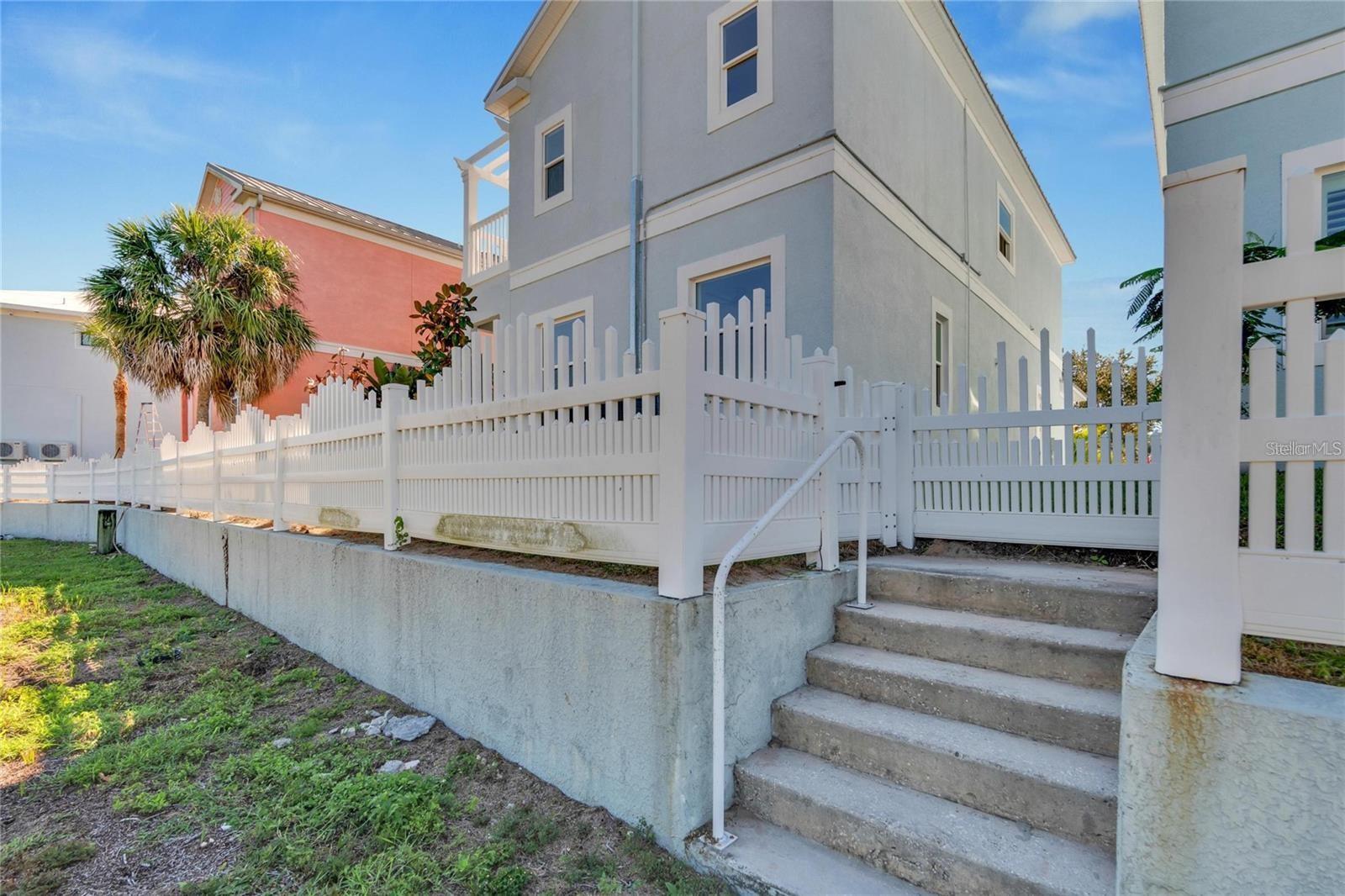 Rear Steps to Seawall