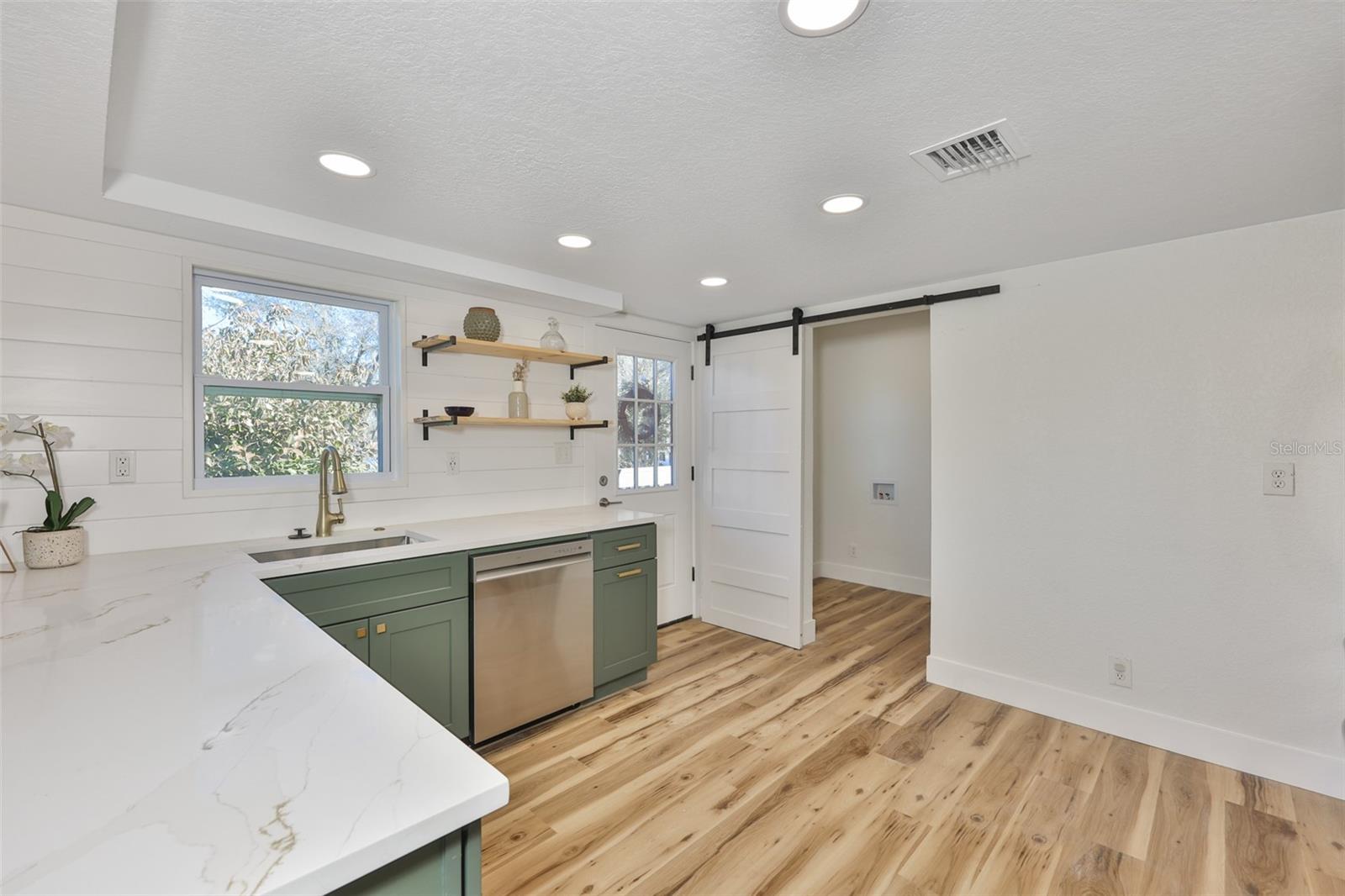 18711 Red Bird Ln - Kitchen