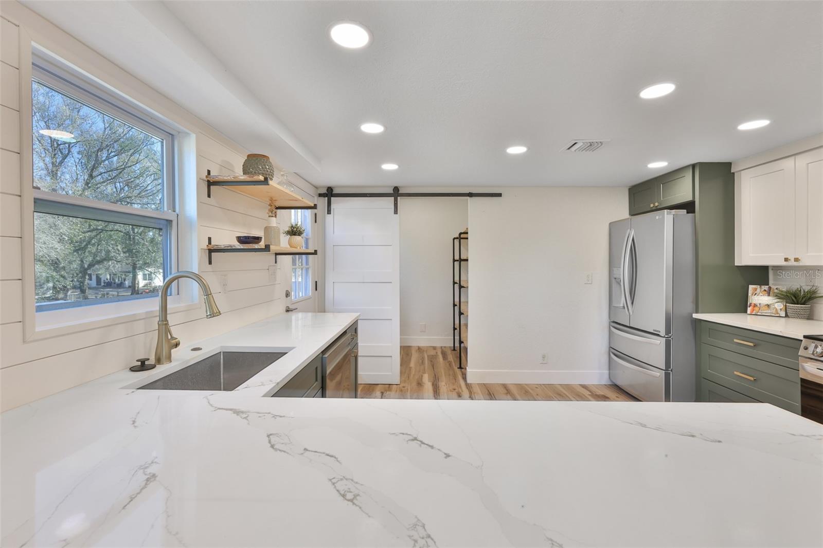 18711 Red Bird Ln - Kitchen