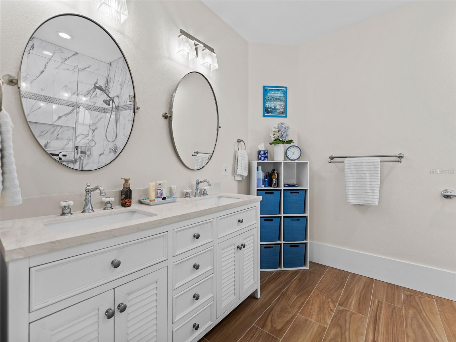 Primary en-suite bathroom