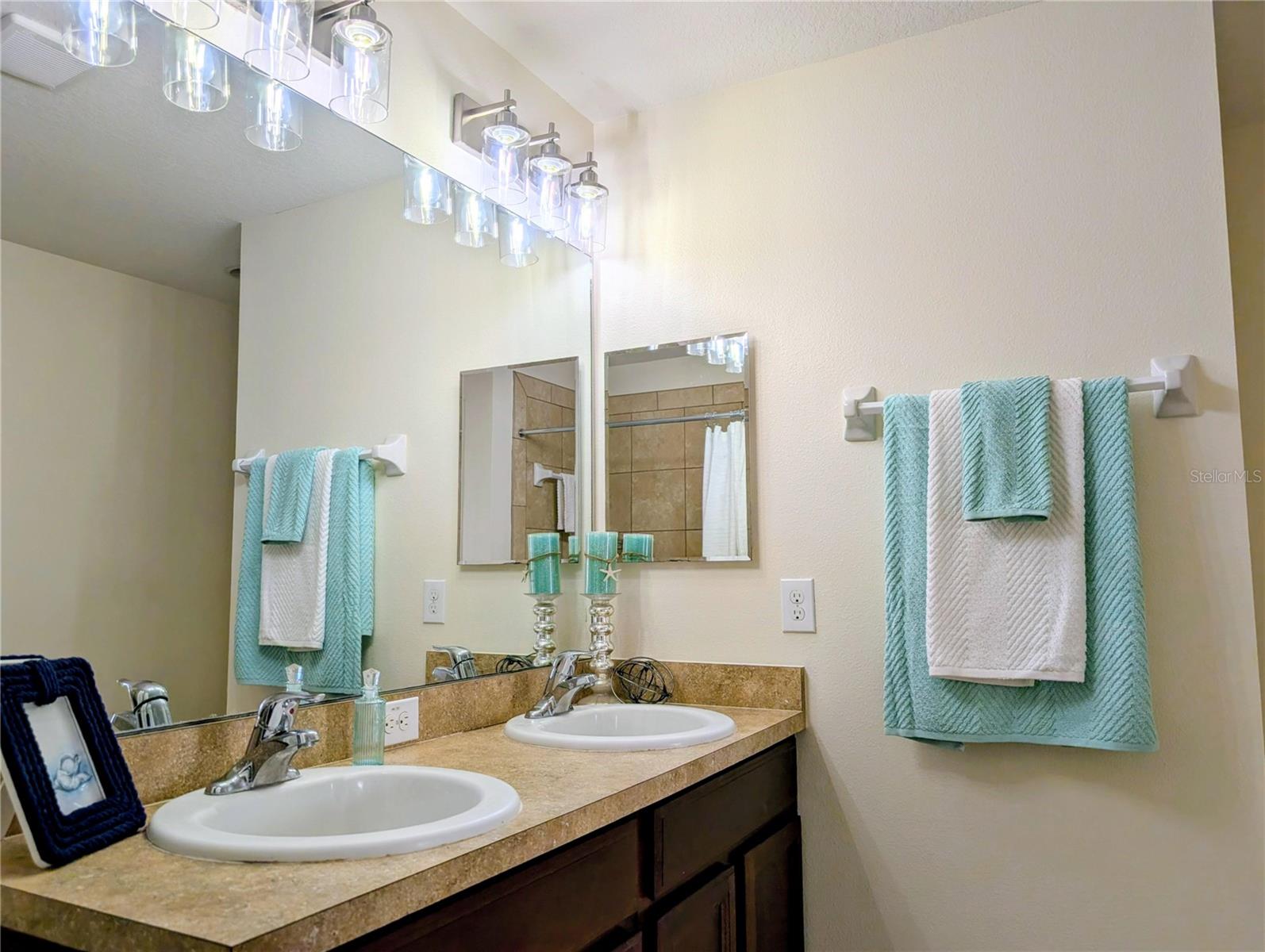 Primary ensuite Double Vanity