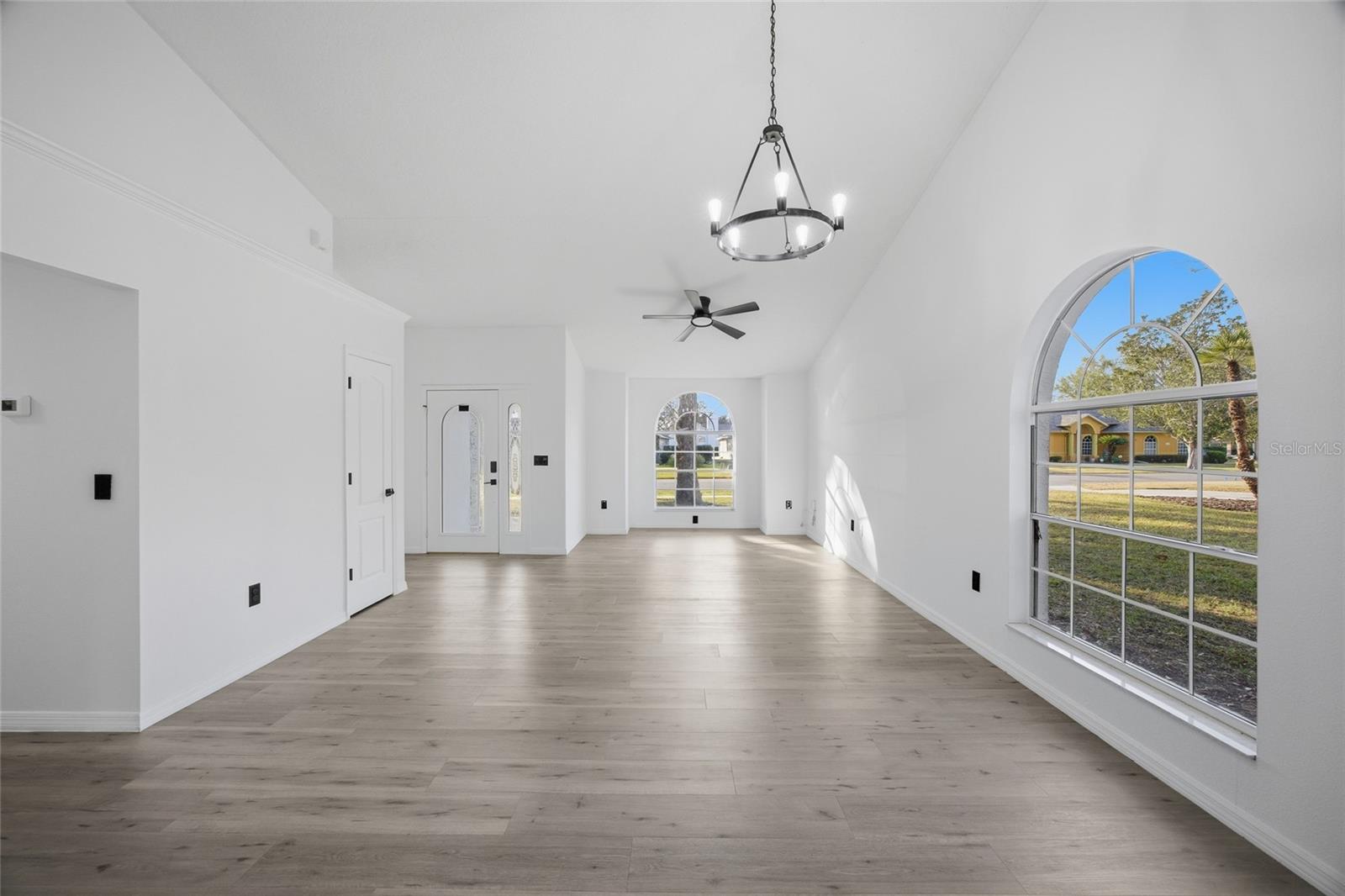 Oh la la look at that chandelier