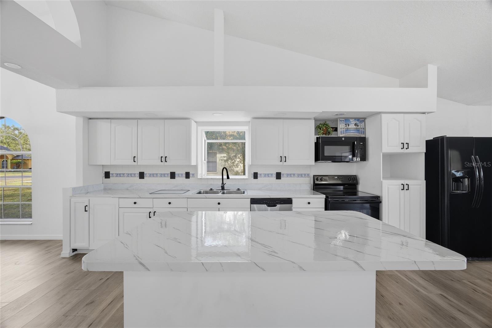 Huge Island for parties and set ups