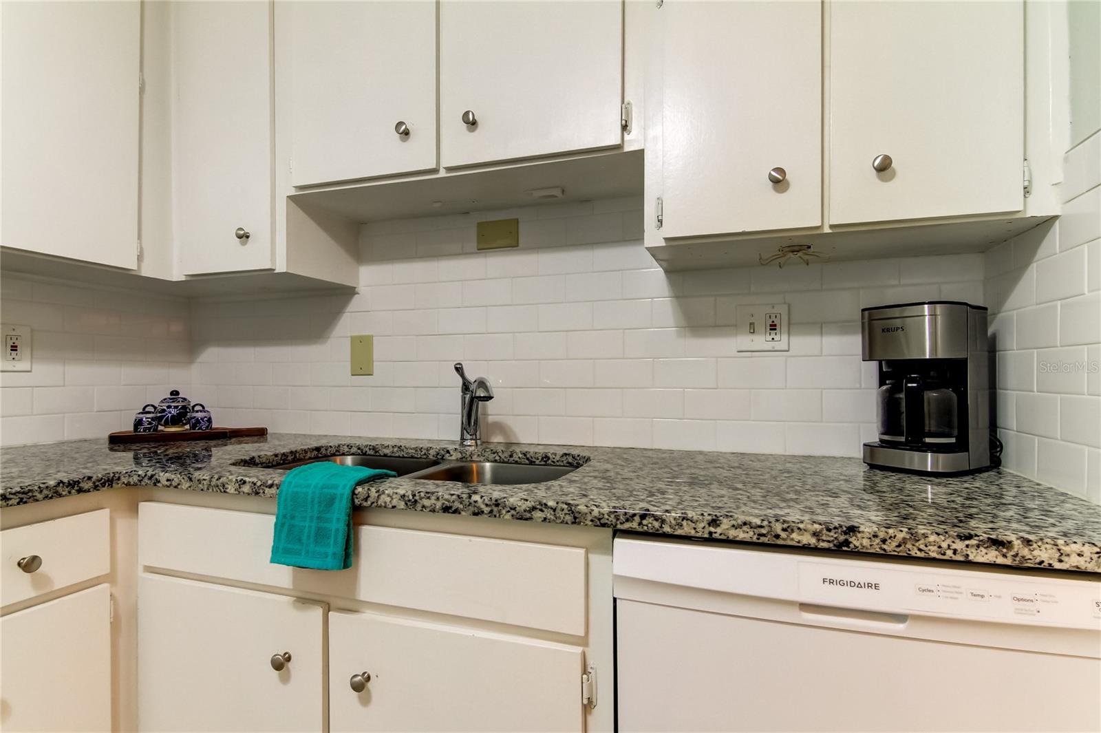 30. Kitchen (7.5' x 9.10')