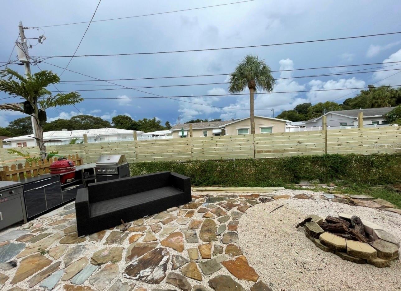 Exterior Back/Outdoor Kitchen