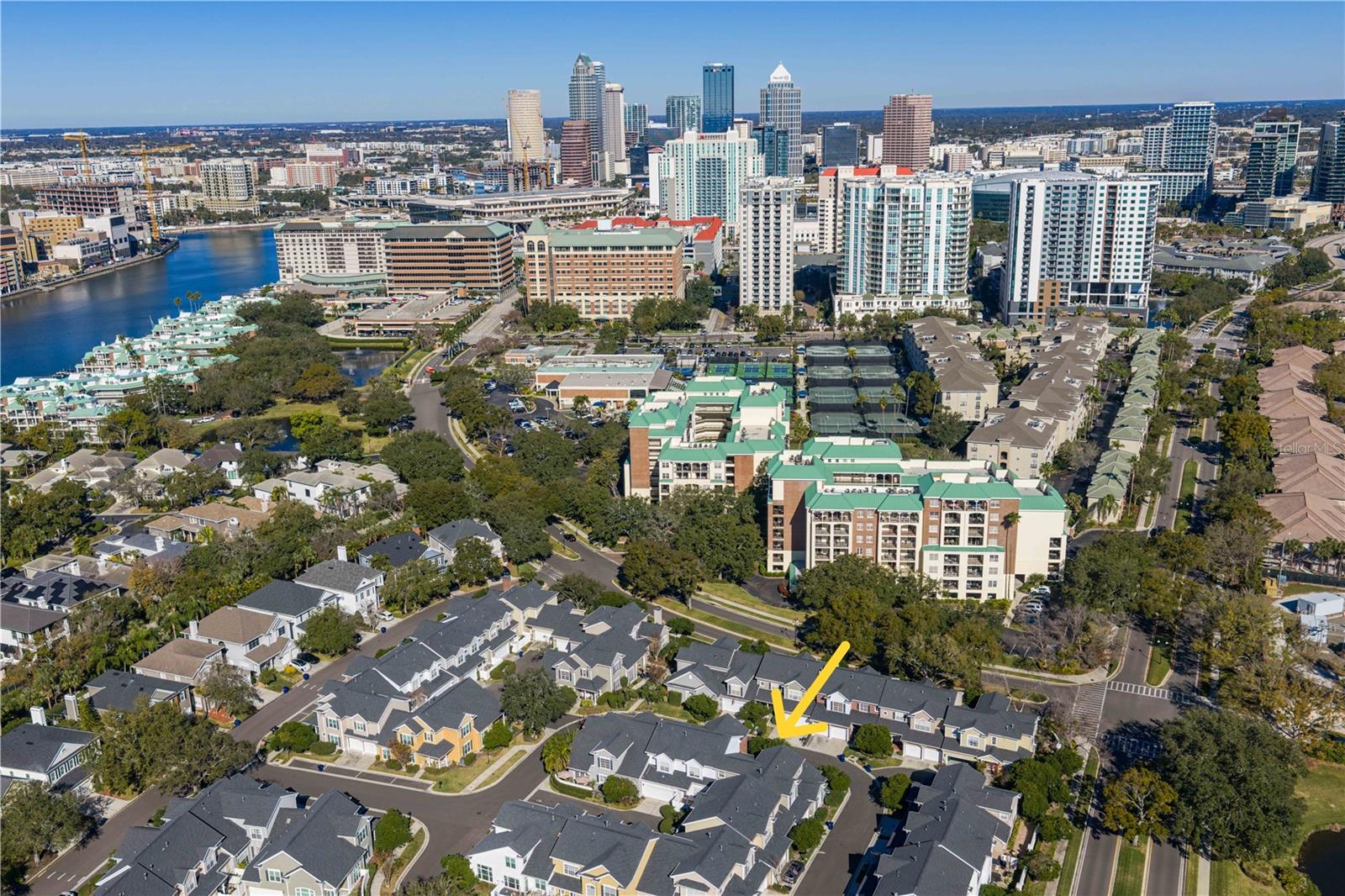 Harbour Island is conveniently located close to Tampa’s Riverwalk, Water Street Tampa, Benchmark Arena, Sparkman Wharf, Bayshore Blvd. and for commuters I-275 & the LeeRoy Selmon Expressway just minutes from the Island