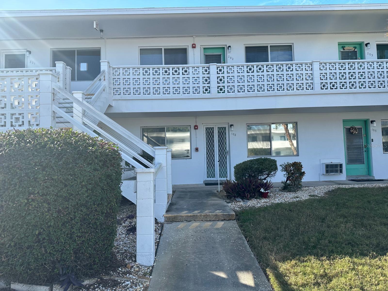 UNIT DOOR STRAIGHT AHEAD