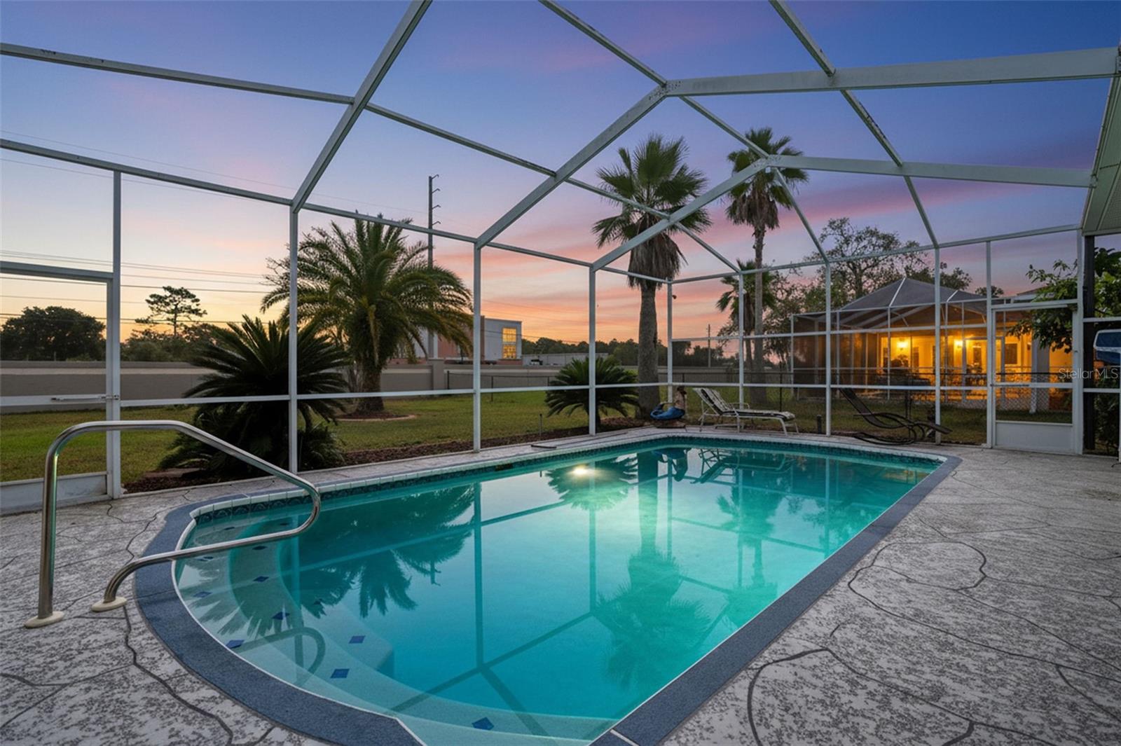 SCREEN ENCLOSED POOL