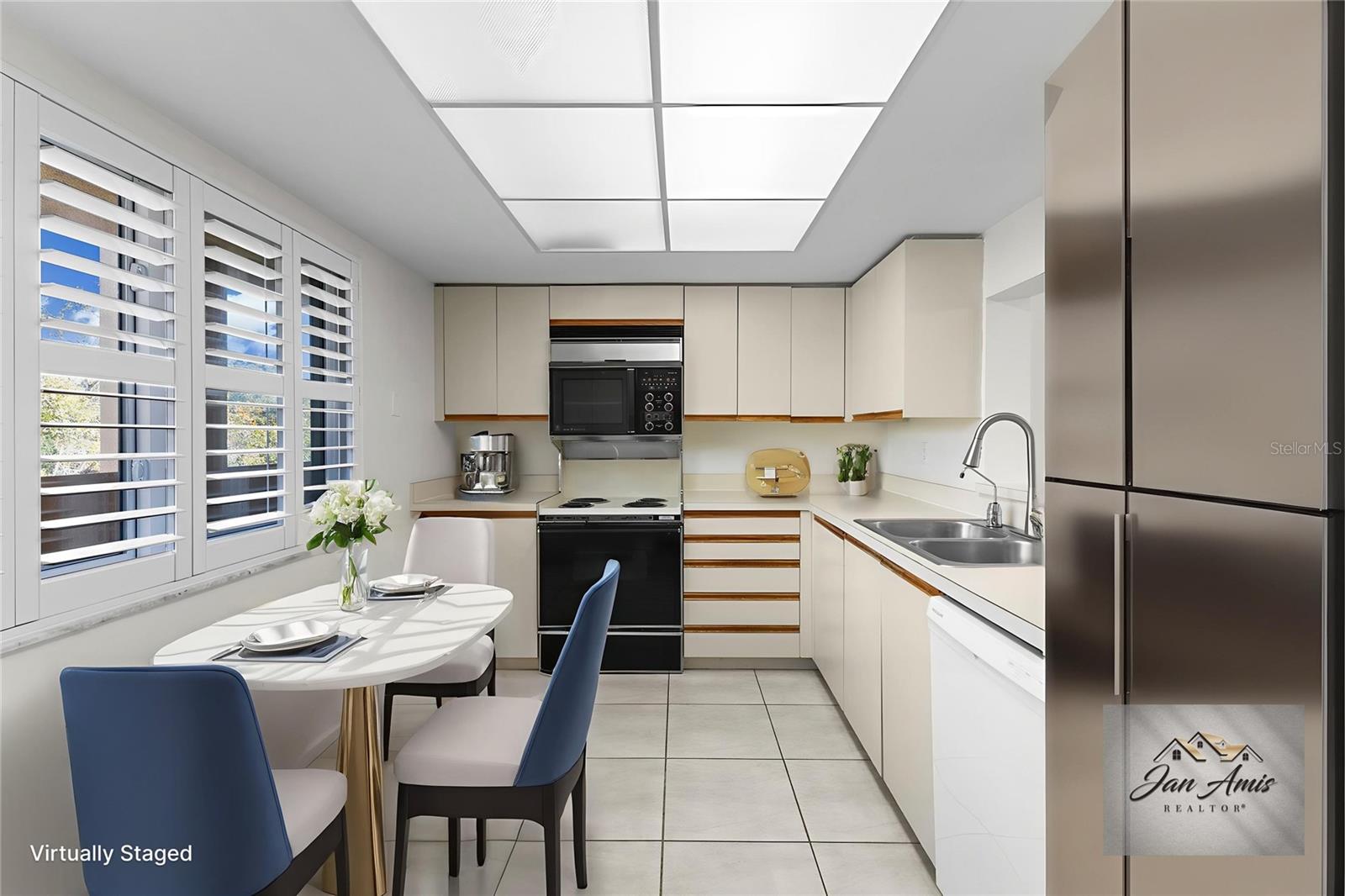 Virturally staged kitchen