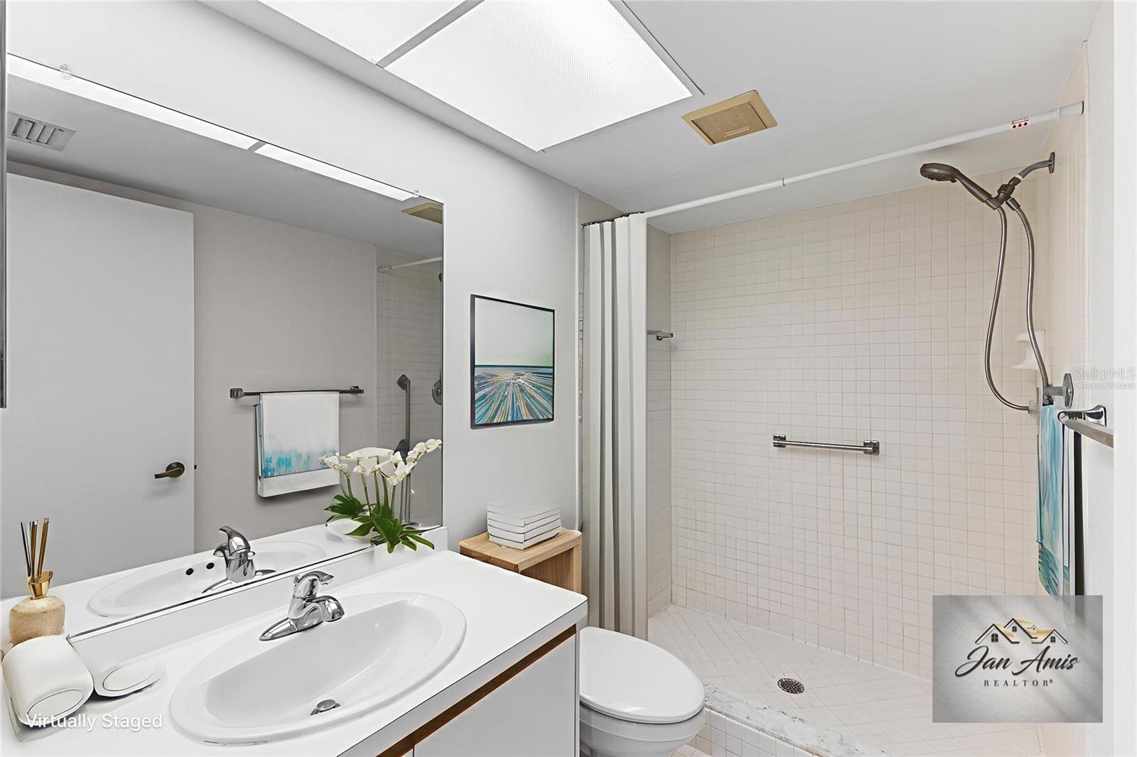 Guest bath Virtually staged