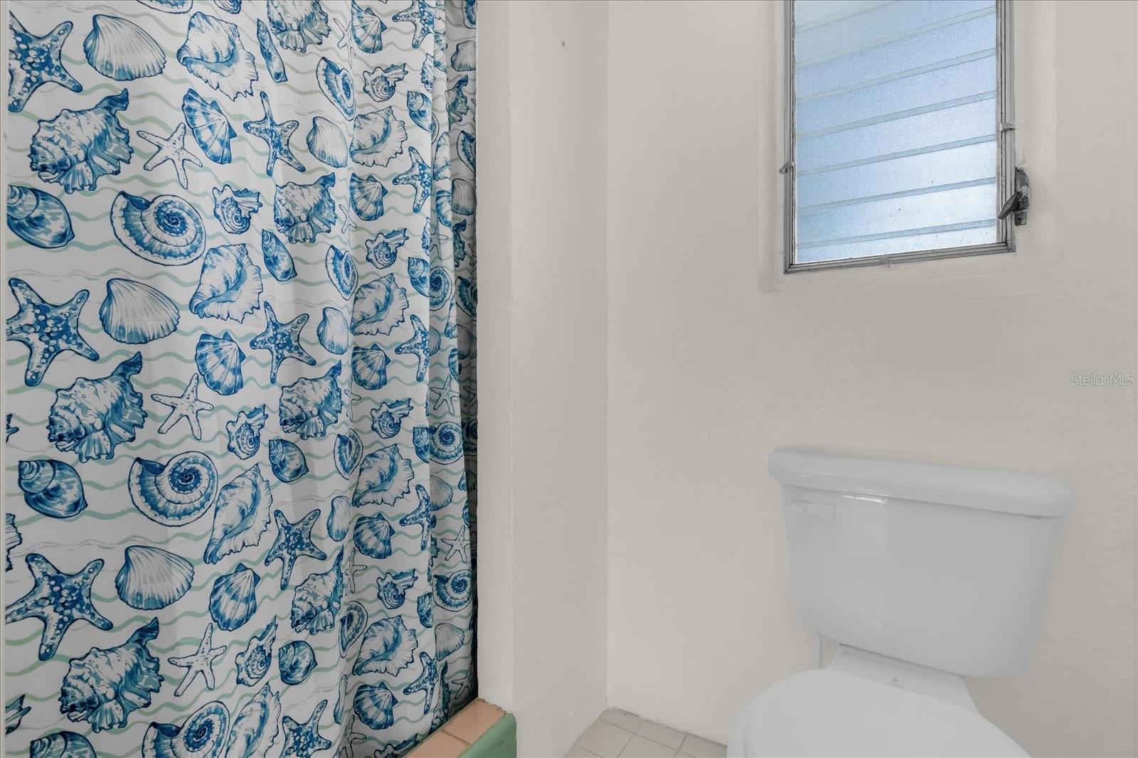 Garage 1/2 Bath w/Walk-in Shower