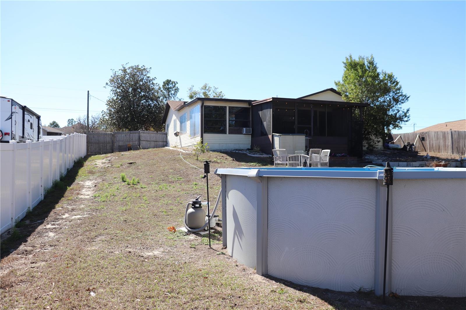 RIGHT SIDE BACK YARD