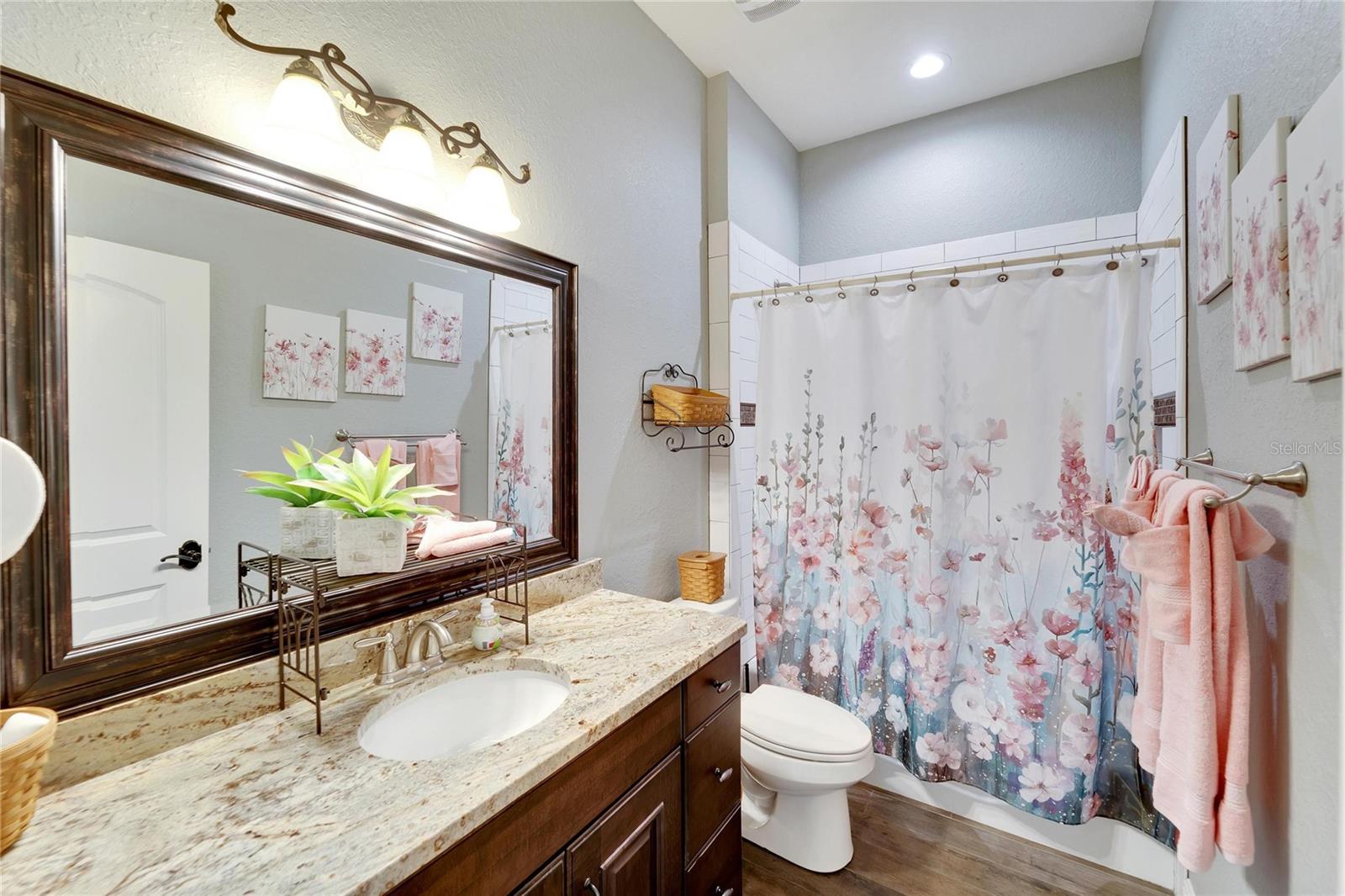 Bath between 2 Bedrooms