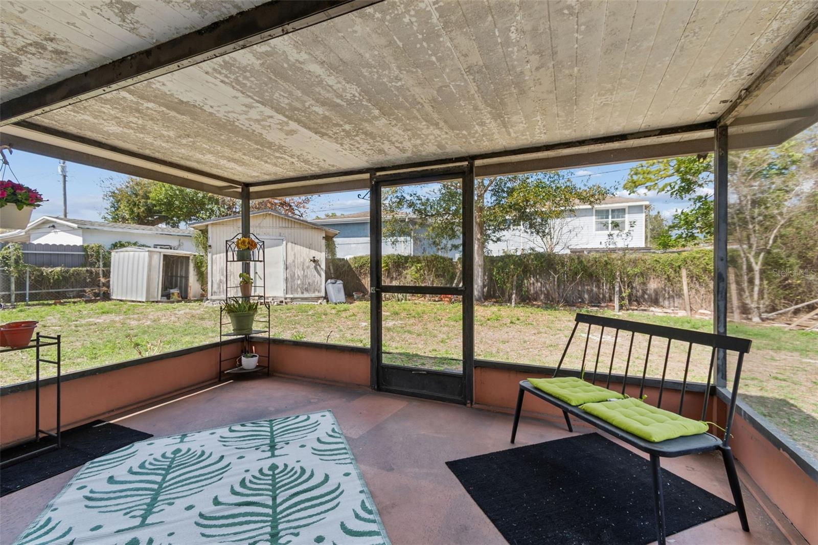 Screened in covered back porch!