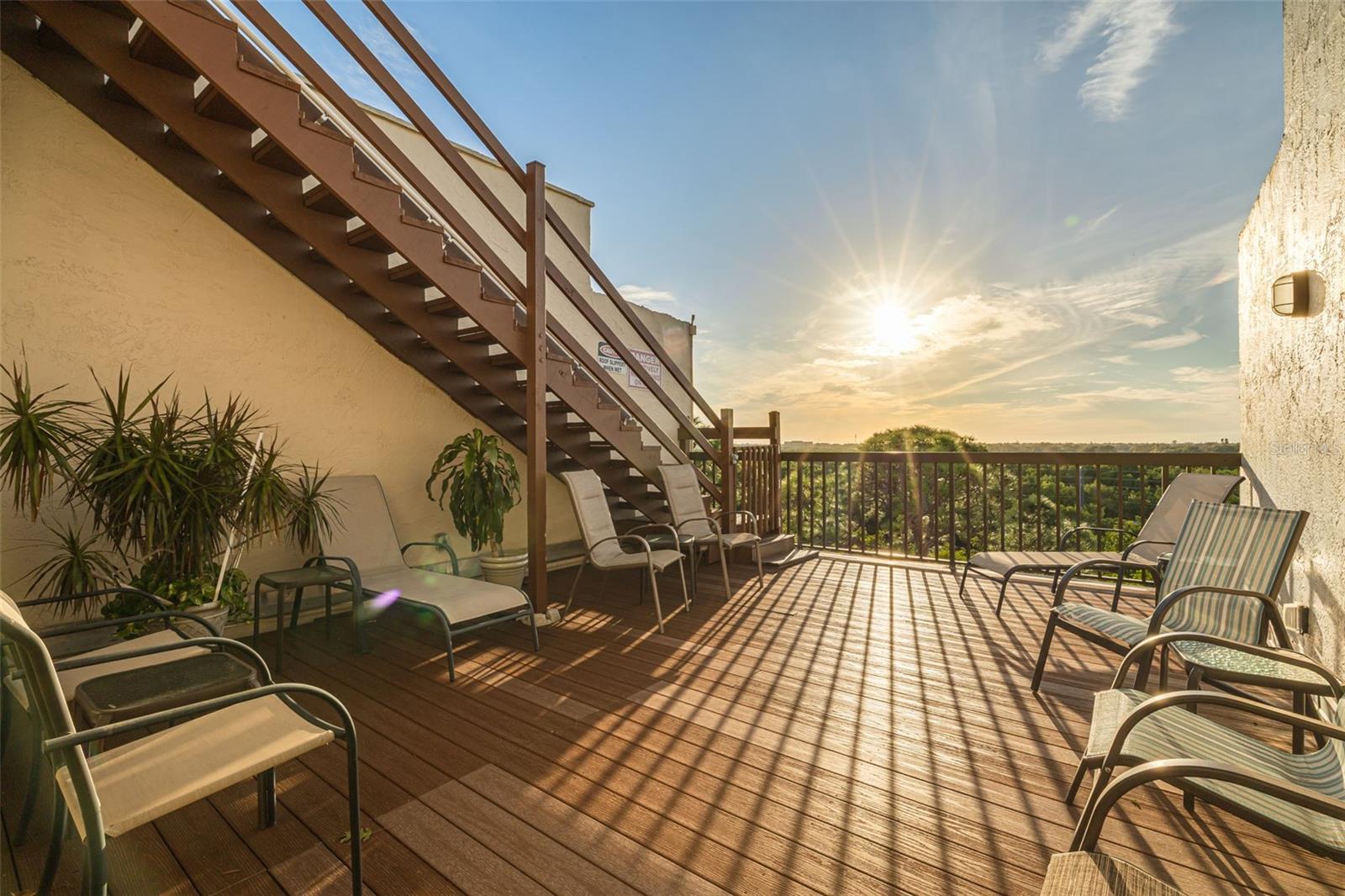 5th floor rooftop deck