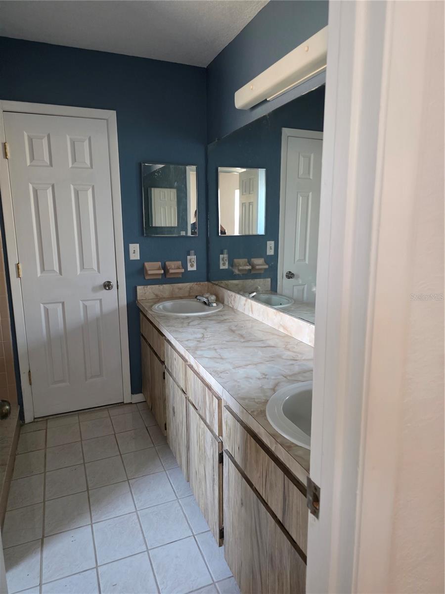 DOUBLE SINKS IN MASTER BATH