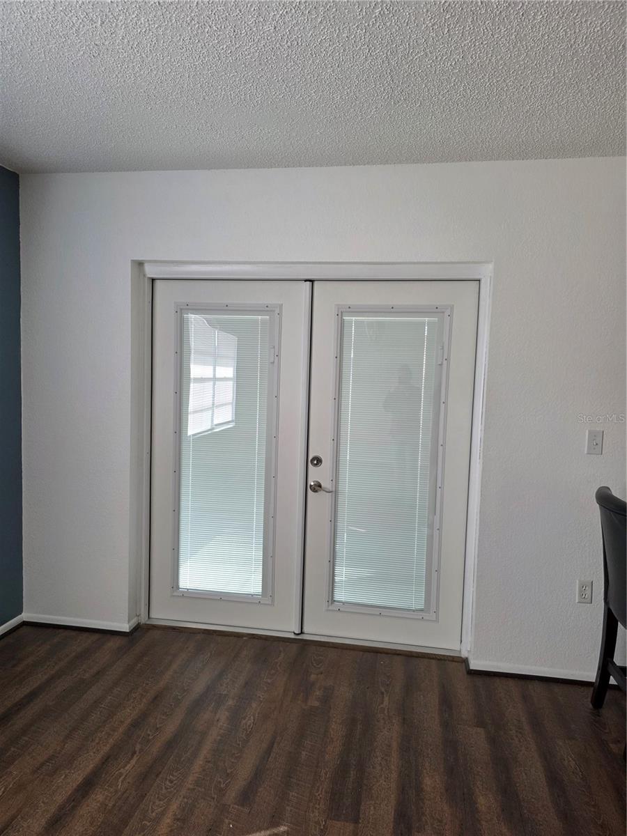 FRENCH DOOR IN FAMILY ROOM LEADING TO LANAI