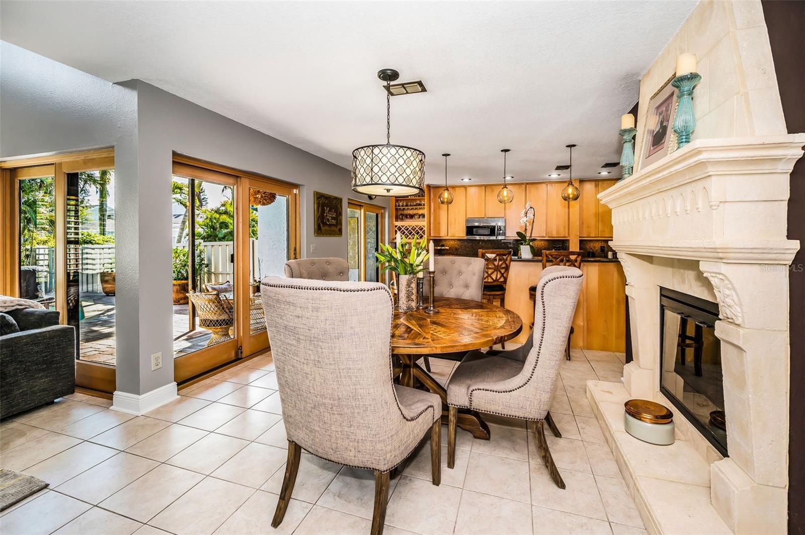 Open floor plan, fireplace