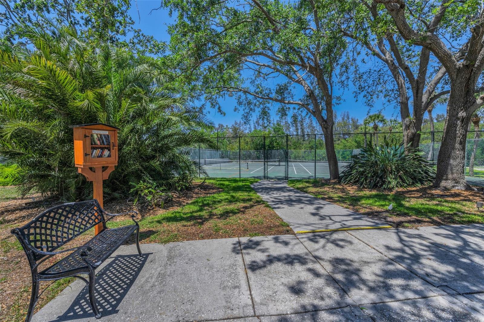 Tennis and pickeball courts