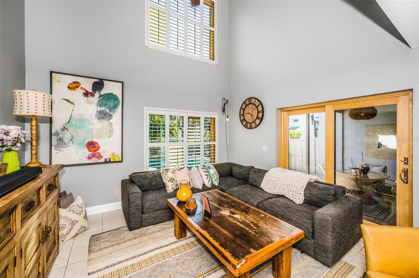 Living area,vaulted ceilings